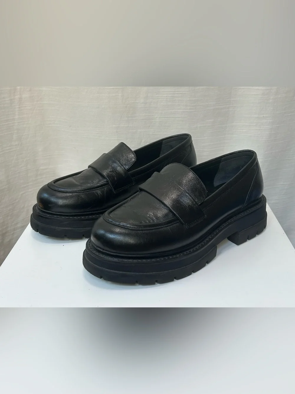 Vince Camuto Black Leather Classic Preppy Neitral Penny Loafers
